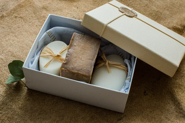 Geschenkpaket 3 Seifen für Haut- & Haarpflege 1 MG 7830 end